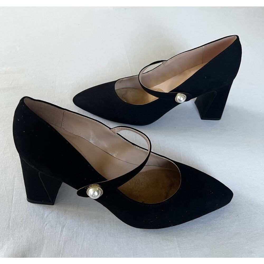 Bandolino Kirsten Faux Suede Chunky Block Heels with Pearl Button Closure Size 8